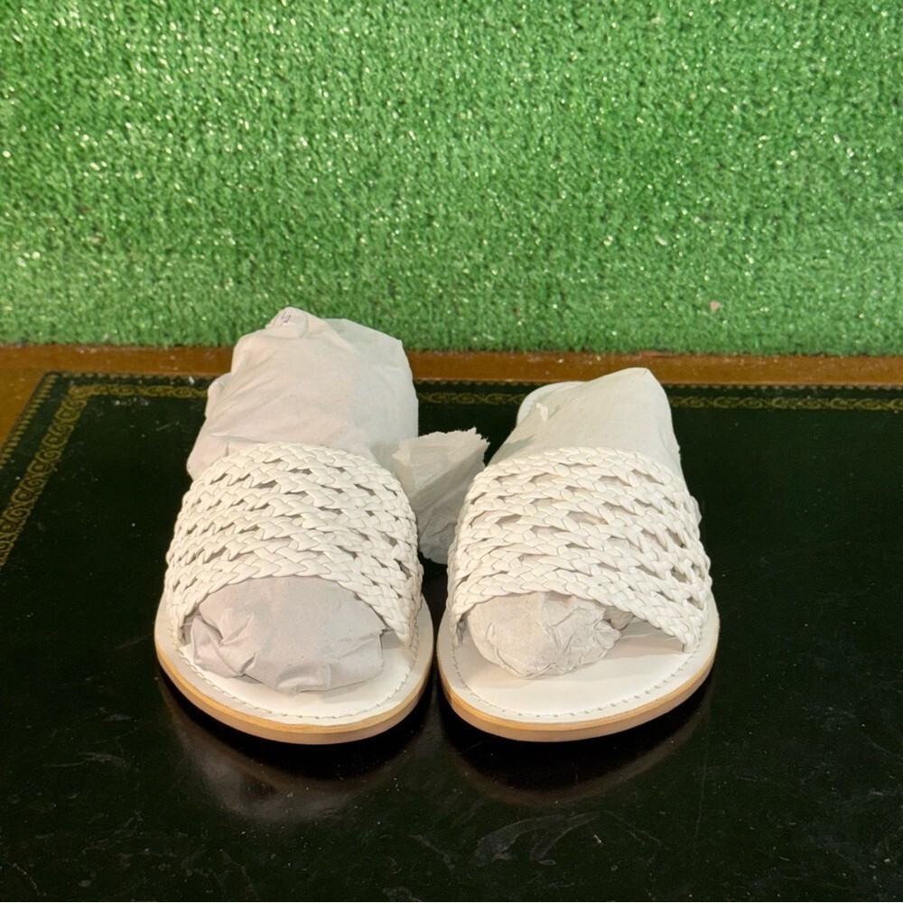 Carlton London White Tan Flat Woven Sandals Slides Women’s Size 9 - Picture 2 of 8